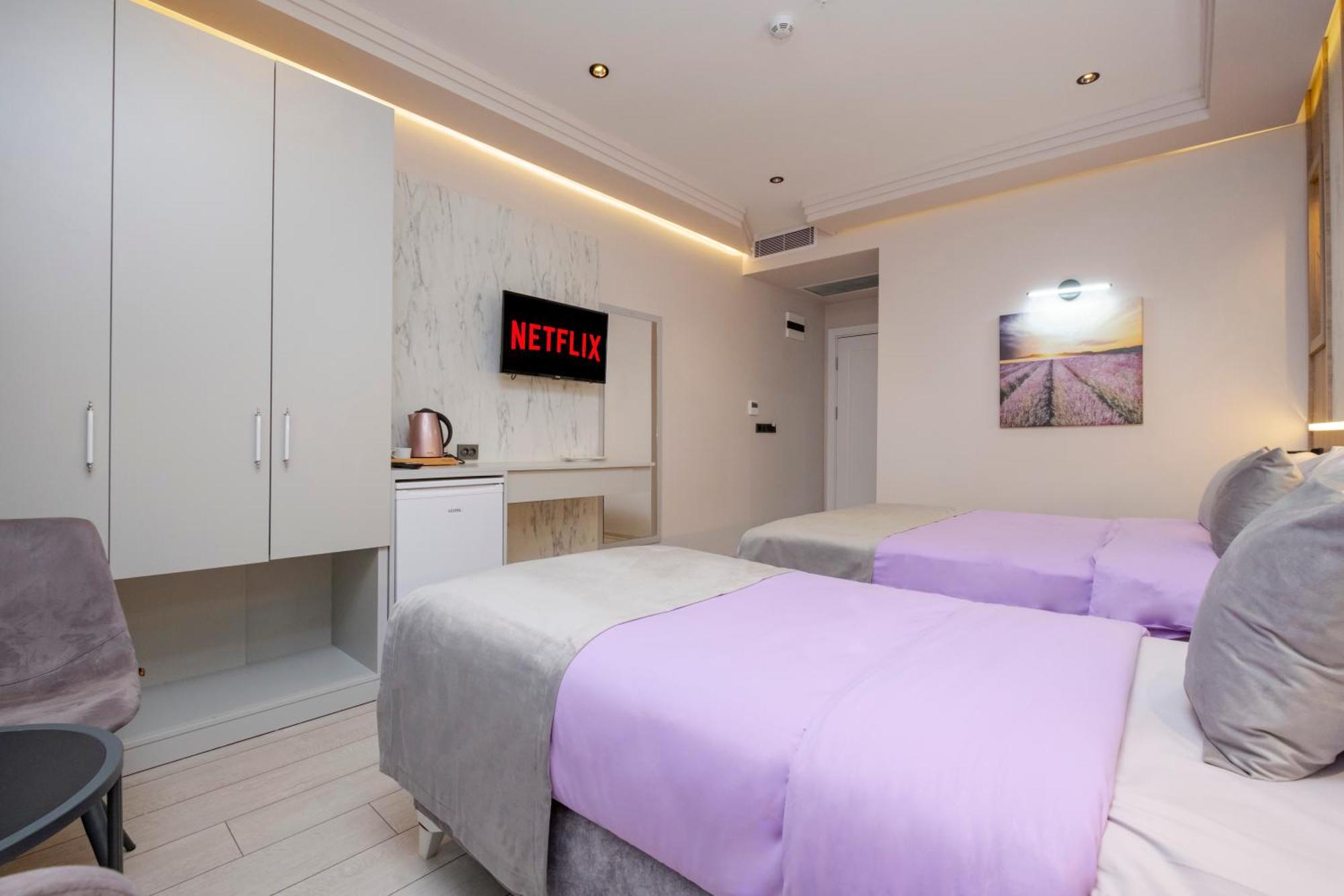 Отель Lavender Airport 4*
